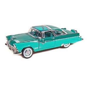  1955 Ford Fairlane Crown Victoria 1/18 Green: Toys & Games