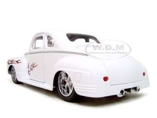 1941 PLYMOUTH CUSTOM WHITE 1:18 SCALE DIECAST MODEL  