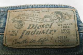 NWT DIESEL Brand Straight Leg Vintage Jeans Timmen 884C Italy Denim 32 