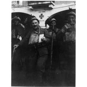  5 Bersaglieri soldiers,American Red Cross rolling kitchen 