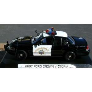  Motormax 1/24 2007 Ford CHP Police Car: Toys & Games