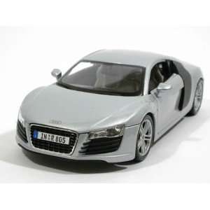  Audi R8 1/18 Silver: Toys & Games