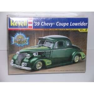    1939 Chevy Coup Lowrider   Plastic Car Model Kit: Toys & Games