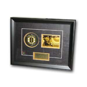  Autographed Bobby Orr Puck Framed: Sports & Outdoors