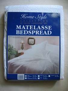 HomeStyle Collection White Matelasse Twin Bedspread NEW  