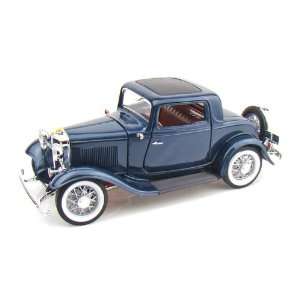  1932 Ford 3 Window Coupe 1/18 Dark Blue: Toys & Games
