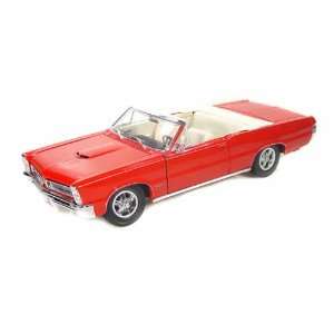  1965 Pontiac GTO Hurst Edition Convertible 1/18 Red: Toys 
