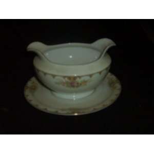  Royal Embassy Lincoln Gravy Boat with Underplate 