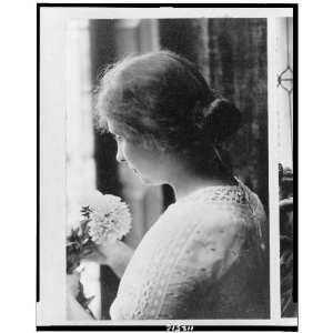  Helen Keller,1912, holding flowers