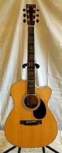 Martin OMC Aura Acoustic Electric Guitar   Mint Condition 