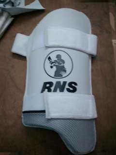 RNS COMPLETE CRICKET KIT WITH BAG(BAT+GLOVES+PADS+PROTECTION)  