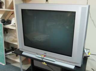 JVC IArt AV 32F734 32 CRT Color Television Set TV with Stand and 