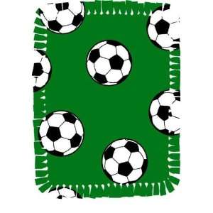  Microfleece No Sew Throw Kit Soccer Green/Black Fabric By 